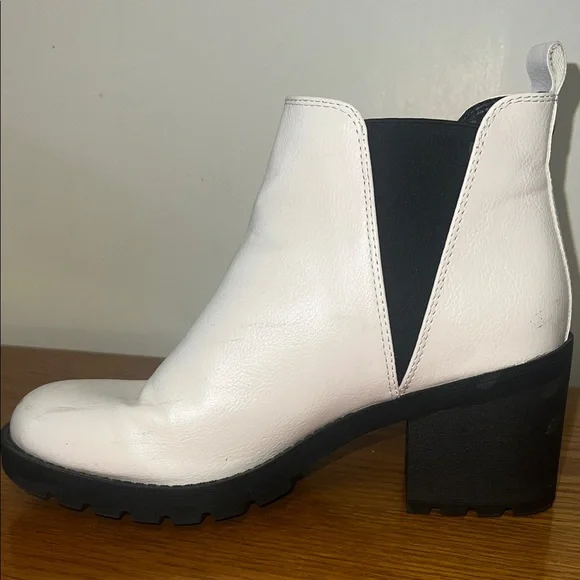 Women's White Ankle Boots size 6.5 - Picture 5 of 7